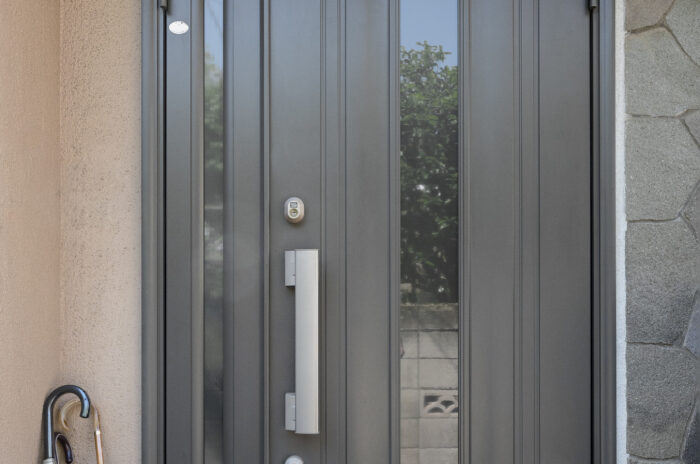 Seis características de las puertas de entrada de aluminio.