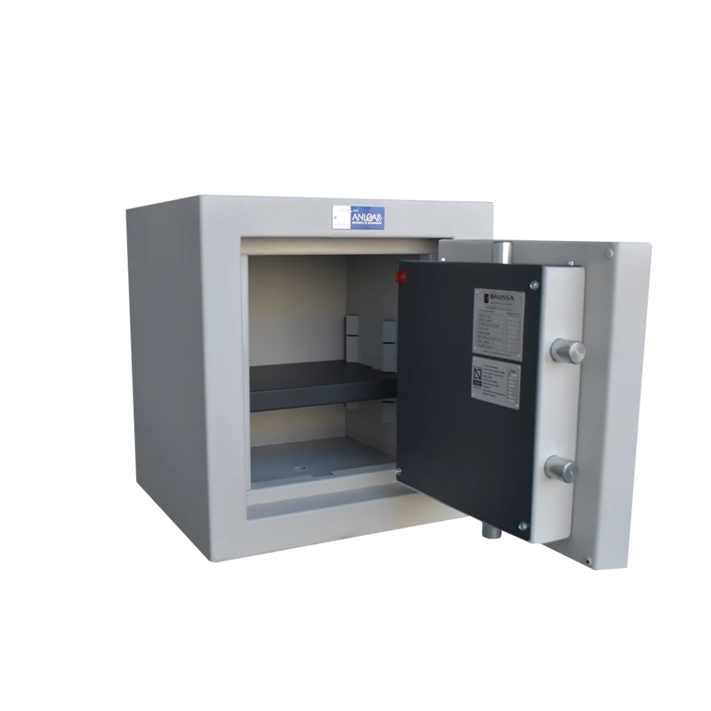 Caja fuerte homologada grado III Baussa PR 35 puerta abierta con bandeja