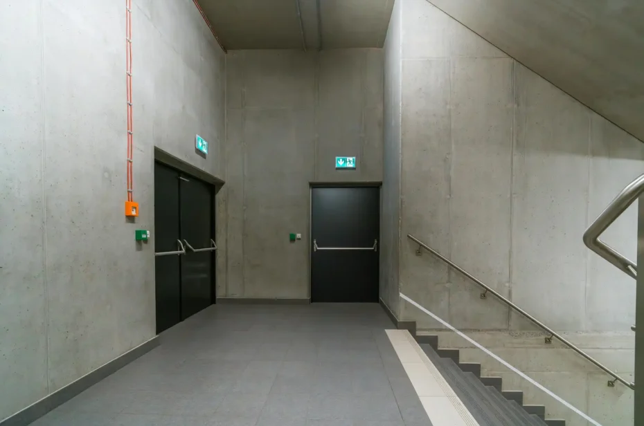 Tipos de puertas de seguridad puertas de emergencia