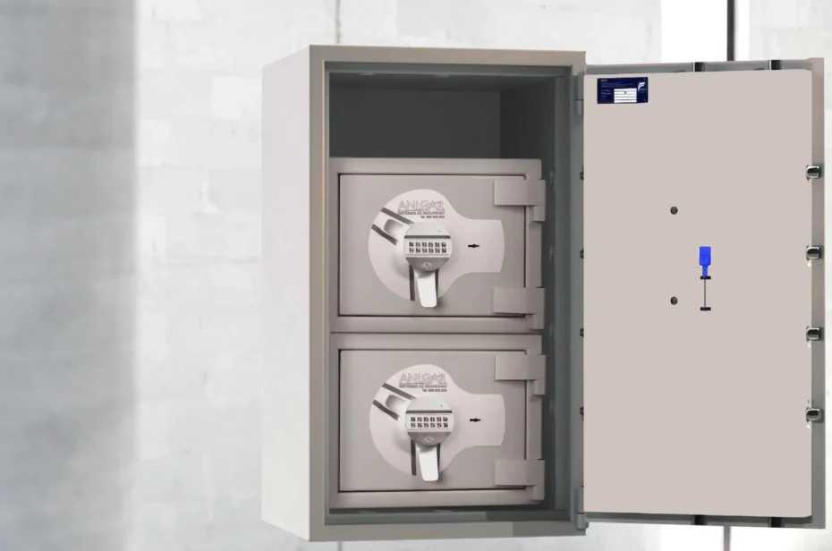 Recinto armero para empresas de seguridad 2 Cajas fuertes de Grado III dentro de 1 Caja fuerte de Grado III