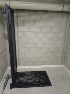 Proyecto de seguridad para Policia Nacional instalación de caja fuerte desmontable