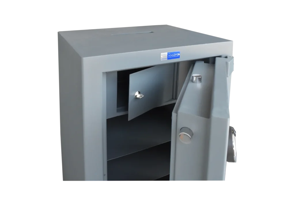 Caja fuerte con secreter en el interior