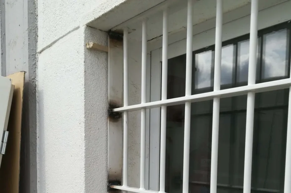 Instalación de sistema de seguridad rejas para hogar y negocio