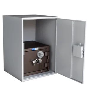 Recinto armero con caja fuerte de grado III homologada