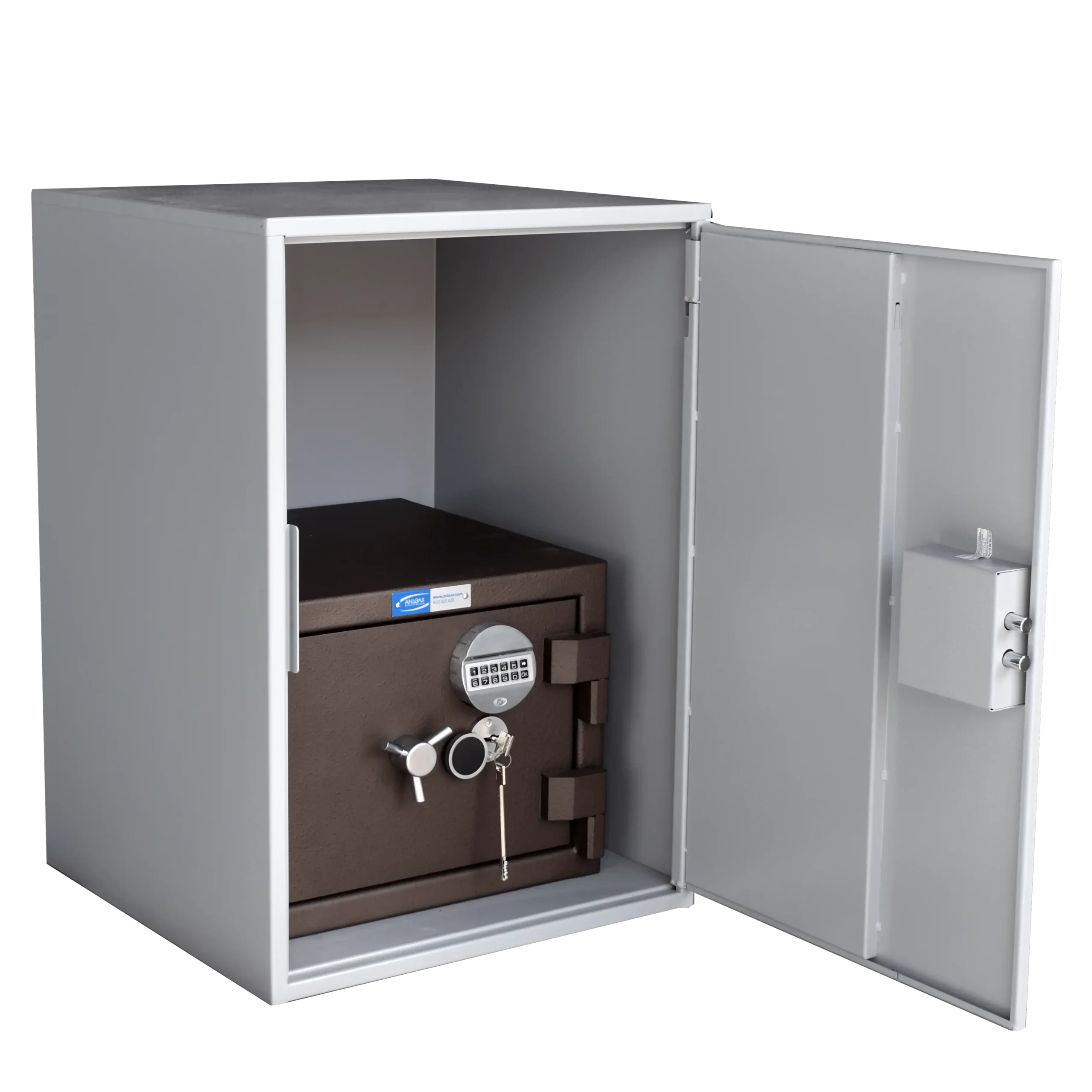 Recinto armero con caja fuerte de grado III homologada