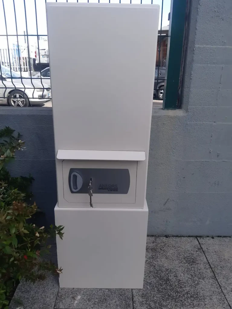 caja fuerte para el deposito de objetos de terceros