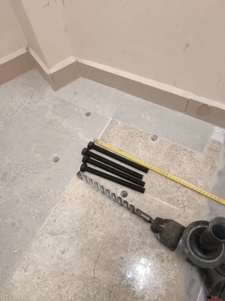 Preparación para anclaje de caja fuerte de sobreponer